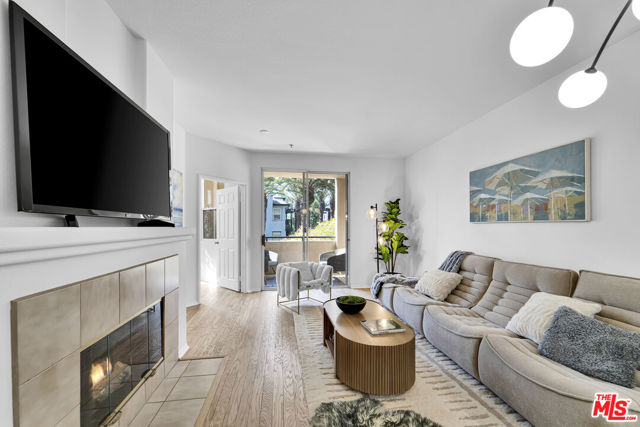 13075 Pacific, Playa Vista CA: https://media.crmls.org/mediaz/59fa20cc-7b2e-42e5-b616-ad049a4d2d63.jpg
