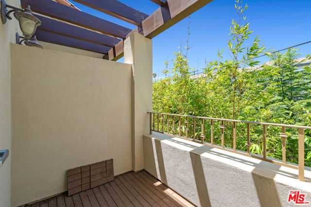 1022 10th Street, Santa Monica CA: https://media.crmls.org/mediaz/59fa82ee-ce10-40b4-a9a1-e8bdb089d08e.jpg