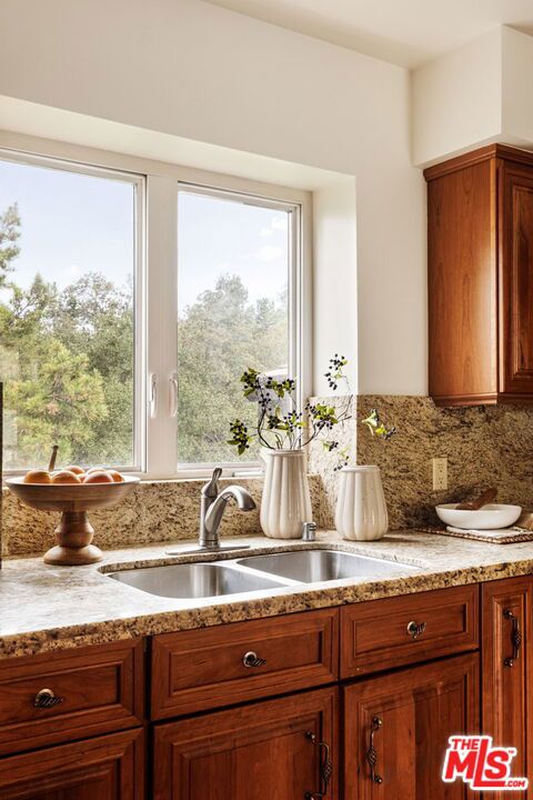 2617 Sleepy Hollow Place, Glendale CA: https://media.crmls.org/mediaz/59fac0cd-8348-4acf-a6e4-e900e8d2ef8c.jpg