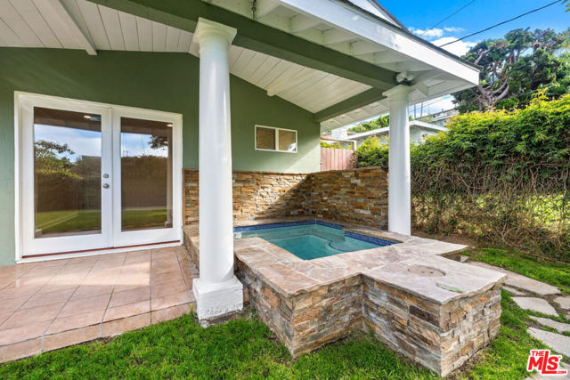 427 W Manchester Avenue, Playa del Rey CA: https://media.crmls.org/mediaz/59fac4be-40a0-4a7c-8bea-0d733557413e.jpg