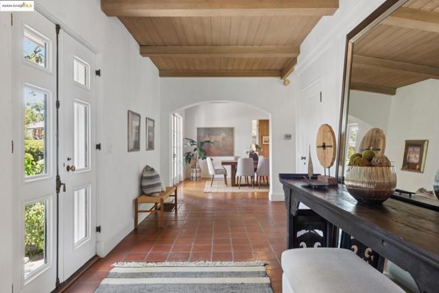305 The Uplands, Berkeley CA: https://media.crmls.org/mediaz/59fac704-d5a9-4259-9bca-45f7a1801d18.jpg