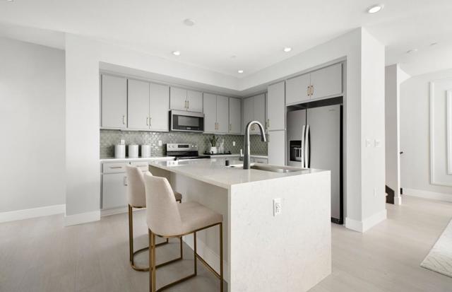 Image 1 of 46 For 671 Lindendale Court 168-18 Pla