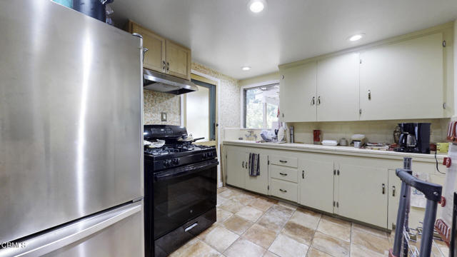 405 Mission Road, Glendale CA: https://media.crmls.org/mediaz/59fb90c2-032b-4aa7-ab42-cdf4ae246b91.jpg