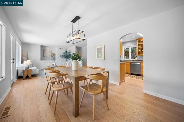 196 Miramonte Rd, Walnut Creek CA: https://media.crmls.org/mediaz/59fd0a97-ddd8-4f58-8155-4704b073e06e.jpg