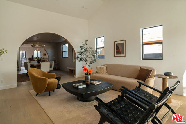 3923 Revere Avenue, Los Angeles CA: https://media.crmls.org/mediaz/59fdd2e0-e4d2-4f1c-95f4-057b85fe2a82.jpg