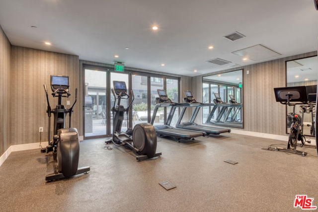 411 S Hamel Road, Los Angeles CA: https://media.crmls.org/mediaz/59fe3cbd-b735-4e41-9882-32ace3088aa5.jpg