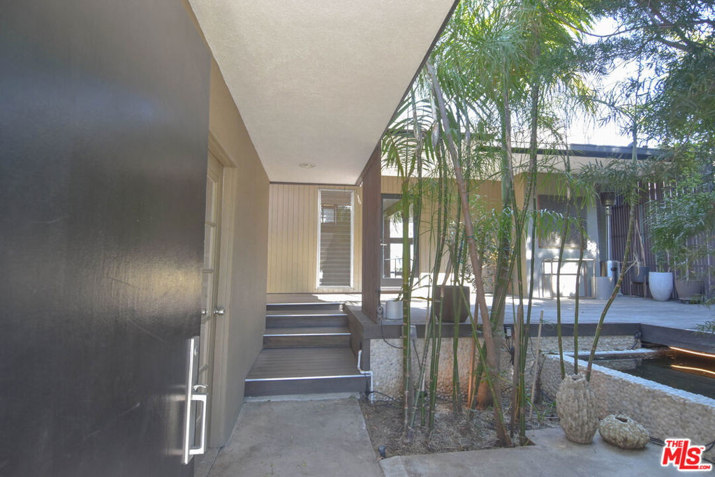 8895 Appian Way