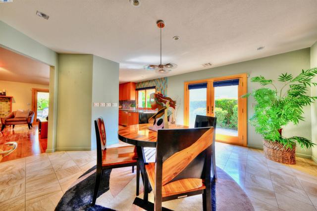 6291 Calle Fuego, Pleasanton CA: https://media.crmls.org/mediaz/59ff0f13-ef2f-4313-bdba-a24993887005.jpg