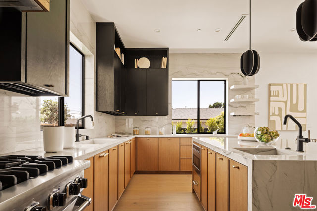 7543 Denrock Avenue, Los Angeles CA: https://media.crmls.org/mediaz/59ff3bf4-9a6c-4e3c-83ad-3549b3eff9b0.jpg