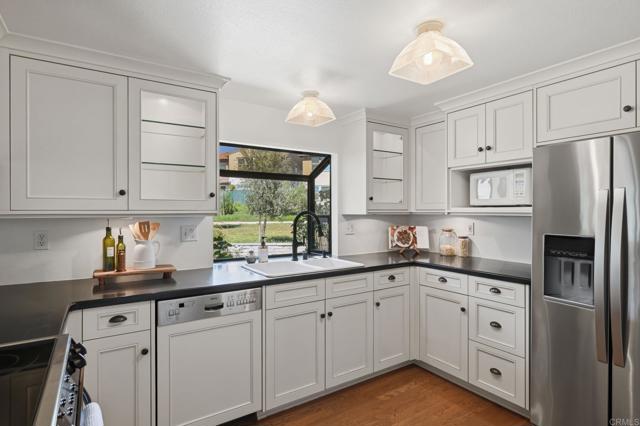 Detail Gallery Image 14 of 39 For 1754 Lorraine Pl, Escondido,  CA 92026 - 3 Beds | 2 Baths