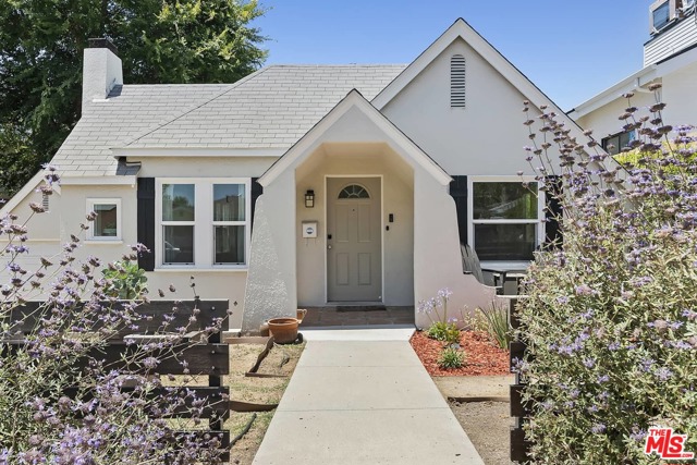 3128 GARDEN Avenue Los Angeles, California Absolutely adorable 2 bed 2 bath plus den in a great pocket of Atwater Village. From the moment you enter the property to find picture perfect landscaping & ready to go raised bed planters you will feel at home. The property offers a great layout with perfect indoor/outdoor flow to the front and back yards. The home also features central air/heat & sits in close proximity to Atwaters famed pocket park & all the wonderful restaurants and shops the village has to offer.