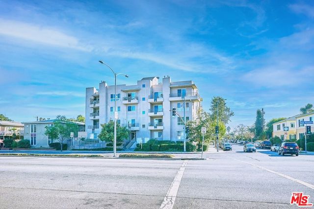 5764 San Vicente Blvd #202, Los Angeles, CA 90019