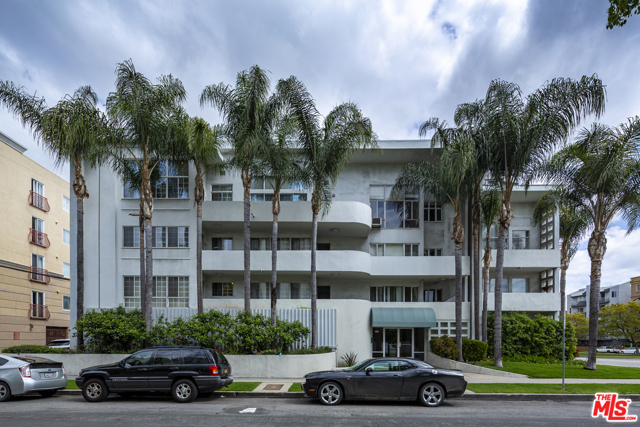 330 S Willaman Drive Los Angeles, California 330 S. Willaman Drive is a prestigious investment opportunity located in one of the best locations in Los Angeles. Built in the Streamline Moderne style, the property was designed by famous architect Paul R. Williams who created the homes of numerous celebrities such as Frank Sinatra, Lucille Ball, Desi Arnaz and many more. The building consists of 12 very large 1 bedroom units, each averaging over 1,000 SF. Situated on the corner of Burton Way and Willaman Drive, the building is walking distance to high end dining and nightlife.