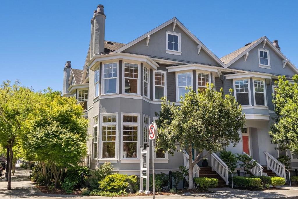 903 Dana Street