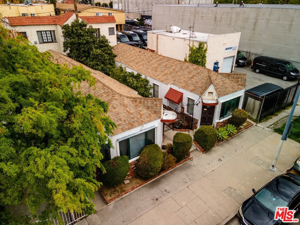 5817 Willoughby Avenue