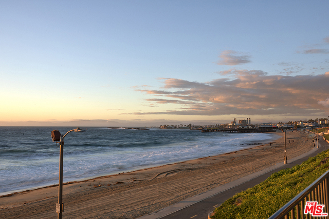 575 ESPLANADE, Redondo Beach, California 90277, 2 Bedrooms Bedrooms, ,2 BathroomsBathrooms,Residential,Sold,ESPLANADE,17203212