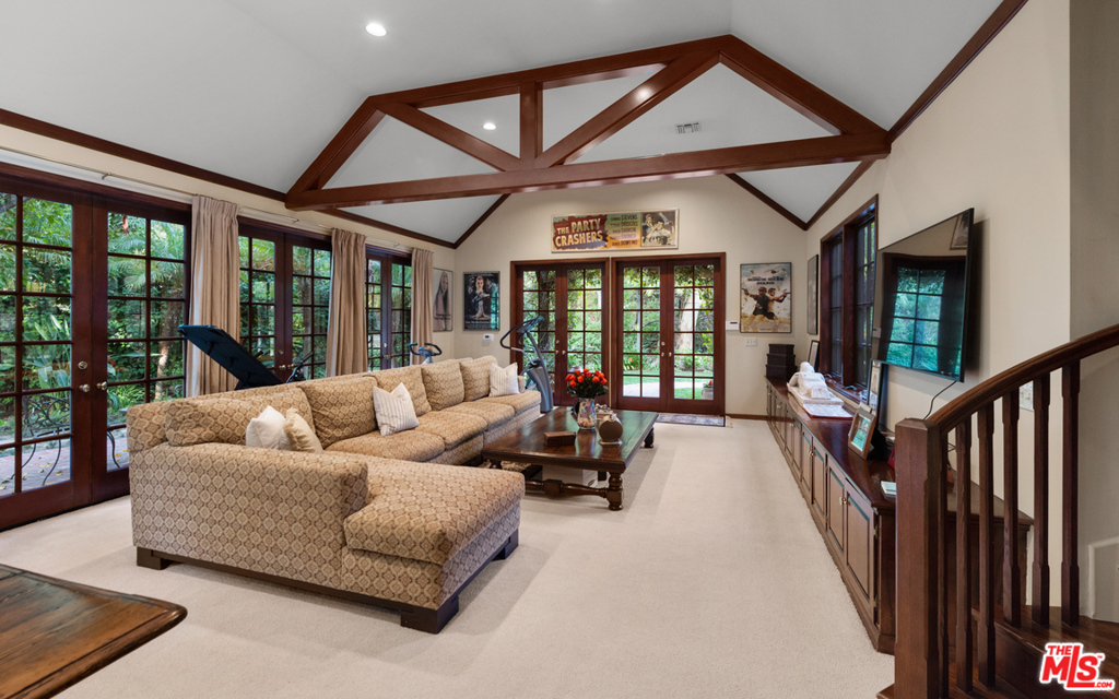 2781 Benedict Canyon Drive