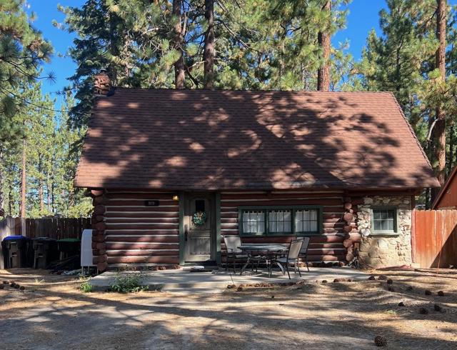 3679 Alder Avenue, South Lake Tahoe CA: https://media.crmls.org/mediaz/5a00080a-d058-4f38-b879-ab755d26314b.jpg
