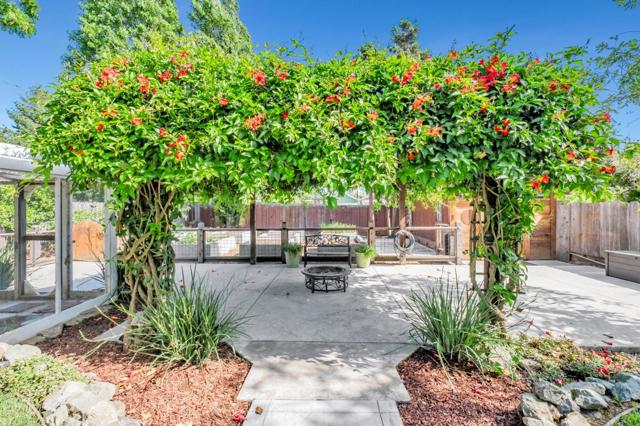 18 Linden Road, Watsonville CA: https://media.crmls.org/mediaz/5a001a6a-e4d2-4522-a140-7689ff2a09a2.jpg