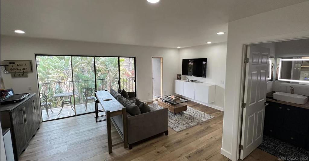 1092 Fresno St - photo 8