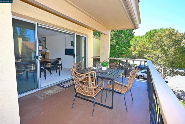 1805 Ptarmigan Dr, Walnut Creek CA: https://media.crmls.org/mediaz/5a007d36-ab71-40fe-ab29-d676c5f17ccc.jpg
