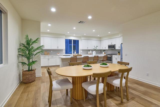 6140 Colt Place, Carlsbad CA: https://media.crmls.org/mediaz/5a00c3a6-00bd-4a7b-bf12-82df97ec093d.jpg