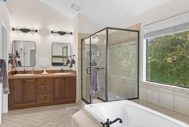 105 Creighton Way, Danville CA: https://media.crmls.org/mediaz/5a00e565-6599-4b2f-a4d7-21a51befeda3.jpg