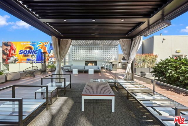 6250 Hollywood Boulevard, Los Angeles CA: https://media.crmls.org/mediaz/5a010b24-fdae-49af-aed8-0b28eb140c0a.jpg