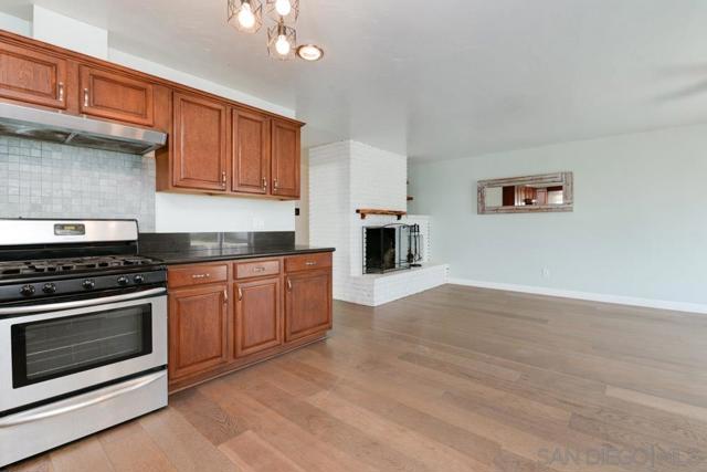 554 7Th St, Imperial Beach CA: https://media.crmls.org/mediaz/5a0125d5-cef2-4e93-b8b5-e8230a49738d.jpg
