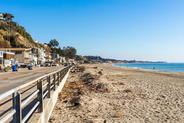 121 Aptos Village Way, Aptos CA: https://media.crmls.org/mediaz/5a01d83a-cbb0-4909-8327-91afb236ad26.jpg