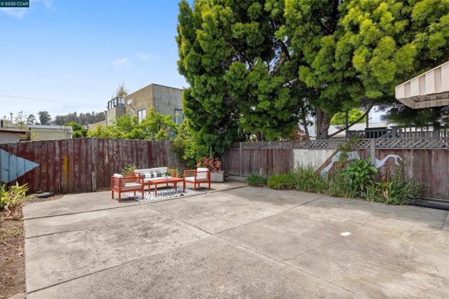 708 Cornell Ave, Albany CA: https://media.crmls.org/mediaz/5a01f2f1-b546-4260-92d7-940f1c4d238b.jpg