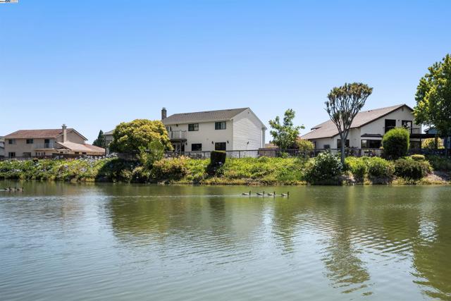 35344 Rutland Ct, Newark CA: https://media.crmls.org/mediaz/5a0258e2-a3d2-4109-b3ef-bae710e8838e.jpg