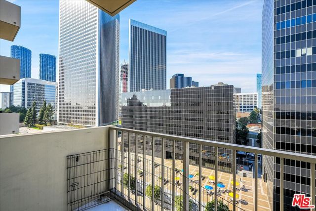 2160 E Century Parkway, Los Angeles CA: https://media.crmls.org/mediaz/5a0293c8-f2dd-4b64-b18a-6f0681d65bd3.jpg