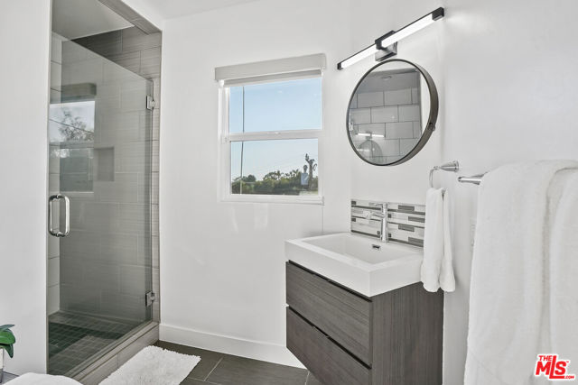 5549 Onacrest Drive, Los Angeles CA: https://media.crmls.org/mediaz/5a02ac85-947f-43f9-ac76-2dff12312406.jpg