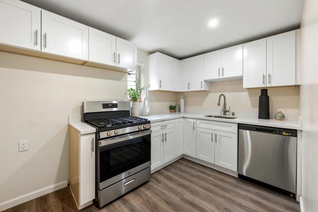 360 Laidley Street, San Francisco CA: https://media.crmls.org/mediaz/5a02f8f8-2727-4c0c-9149-d6f38289c732.jpg