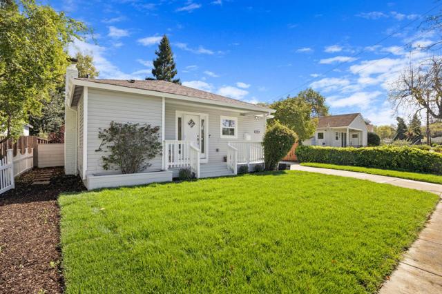 3755 Bay Road, Menlo Park CA: https://media.crmls.org/mediaz/5a032715-d8f3-4839-9659-5d502dab0fda.jpg