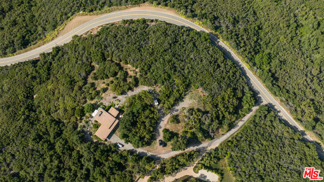 475 Stunt Road, Calabasas CA: https://media.crmls.org/mediaz/5a036f00-55f1-4b49-83f5-452fede94e82.jpg