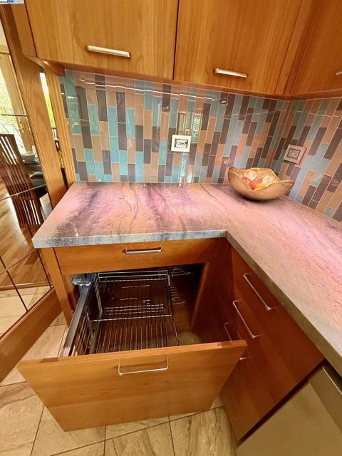 6291 Calle Fuego, Pleasanton CA: https://media.crmls.org/mediaz/5a0379f4-0a8f-4898-8e17-e56c188c3914.jpg