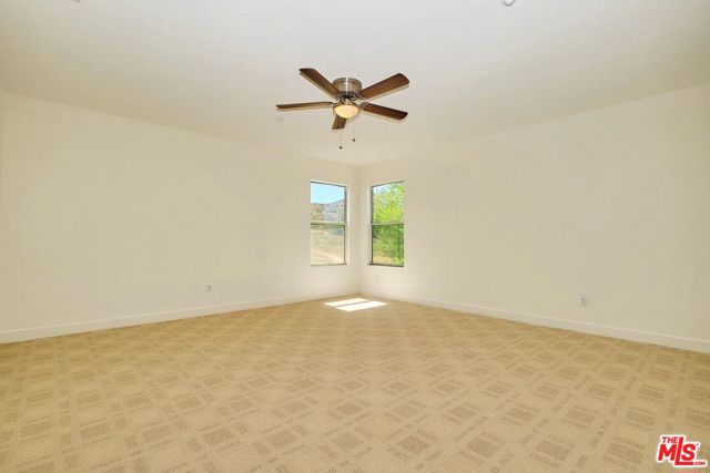 12512 Valley Vista Way, Sylmar CA: https://media.crmls.org/mediaz/5a03b65c-f8a2-41f1-9eb5-a92f44012ebd.jpg