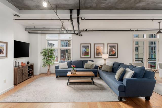 877 Island Ave, San Diego CA: https://media.crmls.org/mediaz/5a0425f5-bb3f-47e5-b340-5cf7f6ebd4d1.jpg