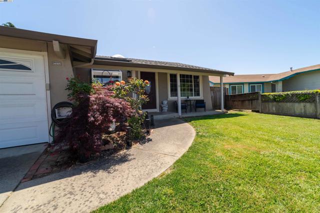 34505 Salinas Pl, Fremont CA: https://media.crmls.org/mediaz/5a04677c-ae8f-4532-8c2e-735d48a23b9f.jpg