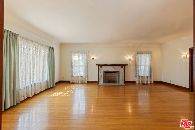 955 S Highland Avenue, Los Angeles CA: https://media.crmls.org/mediaz/5a0489ea-03b4-4d08-86bd-e31200656761.jpg