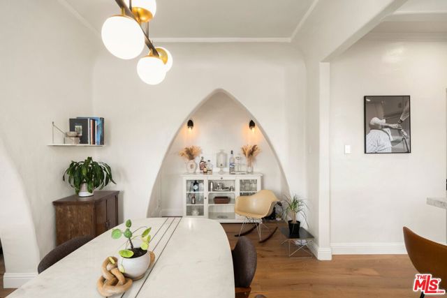 500 N Genesee Avenue, Los Angeles CA: https://media.crmls.org/mediaz/5a04ccd8-6997-4b3e-853c-135871a26c4e.jpg