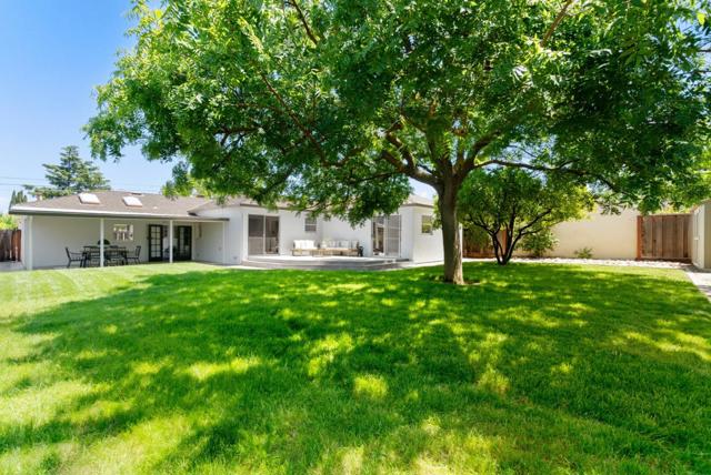 1057 Salerno Drive, Campbell CA: https://media.crmls.org/mediaz/5a05608e-ee3a-4c78-8981-7879b1e3ec4e.jpg