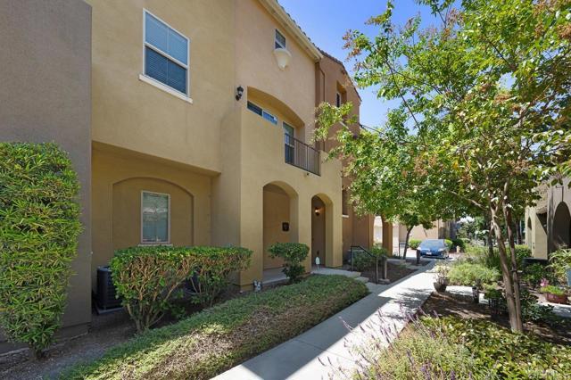 1823 Peach Court, Chula Vista CA: https://media.crmls.org/mediaz/5a059f91-28fc-4baf-8fe1-c3fae6f586cb.jpg