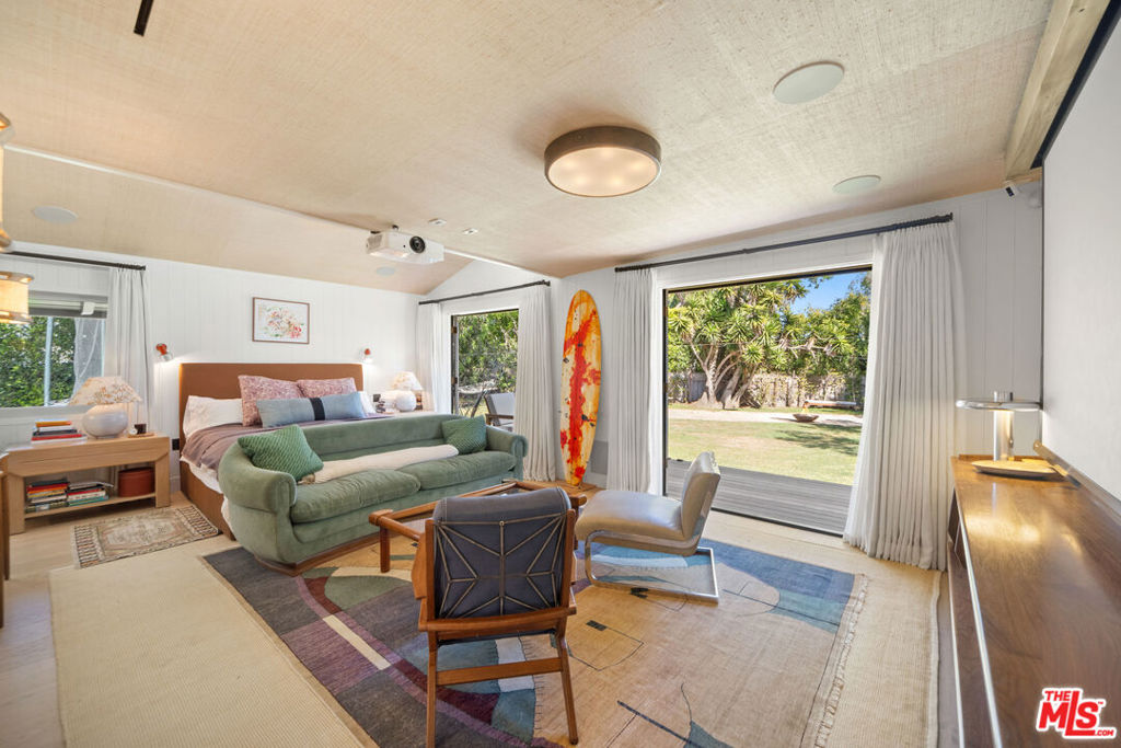 https://media.crmls.org/mediaz/5a05a565-6546-4bee-9a16-2c7706332e18.jpg?preset=X-Large