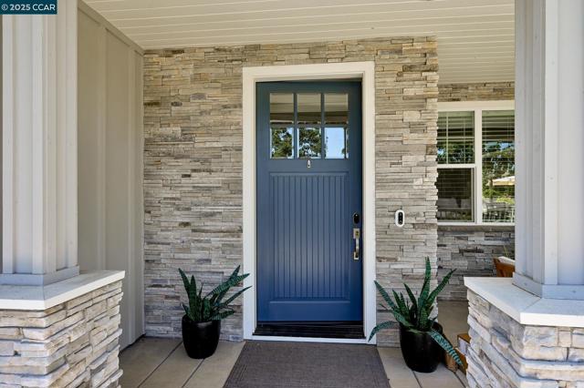 5540 Southbrook Drive, Clayton CA: https://media.crmls.org/mediaz/5a063050-0eb7-427b-b440-16ba2a5d674c.jpg