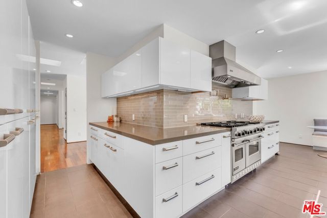 15514 CASIANO Court, Los Angeles CA: https://media.crmls.org/mediaz/5a064708-0ce9-4360-944f-6a44476fa773.jpg