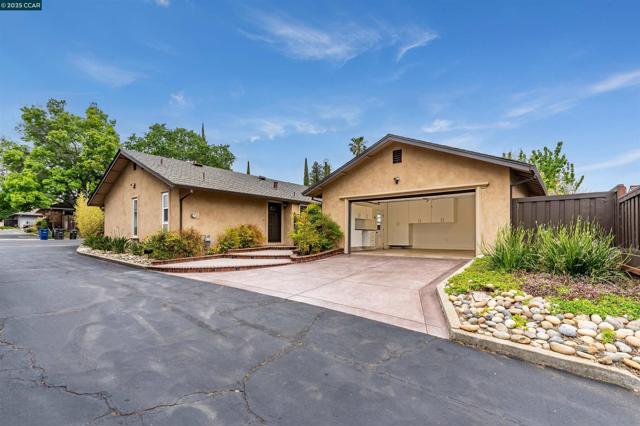 5588 Gonzalez Ct, Concord CA: https://media.crmls.org/mediaz/5a06914b-bff2-4d98-9b29-d7c6a8720cf7.jpg