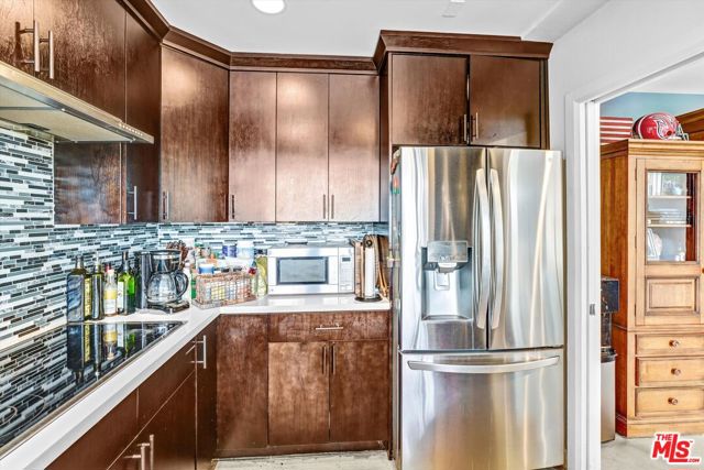 4105 Pacific Avenue, Marina del Rey CA: https://media.crmls.org/mediaz/5a06ad23-10f6-497a-874a-ef2af2dd5108.jpg